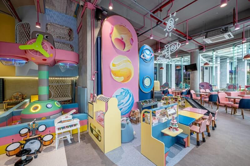 Quán cafe có khu vui chơi cho bé được thiết kế với gam màu pastel